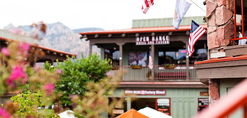 Фото города Седоны с заведениями.